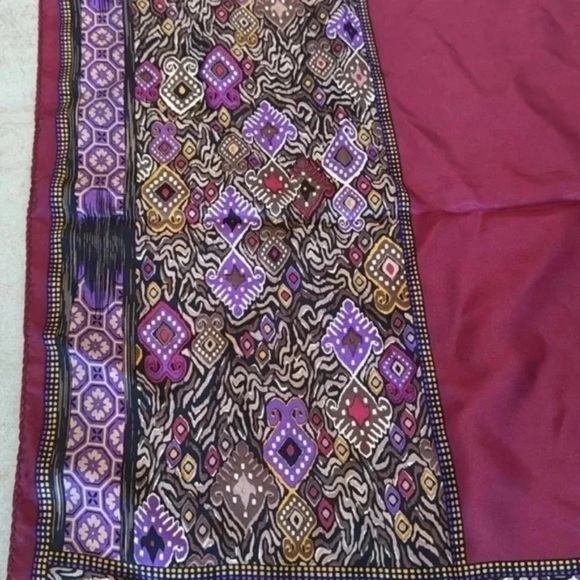 Oscar de la Renta Signed Vintage Silk Scarf RN 62720 | Burgundy, Purple, Gold | - Picture 4 of 9